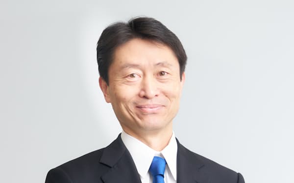 NTTに新卒入社し、スタートアップ、経営コンサルティング会社を経て、2008年に日本ベリサイン社長。13年にBoxの日本法人を設立し社長に就任。上場企業２社の社外取締役を兼務。