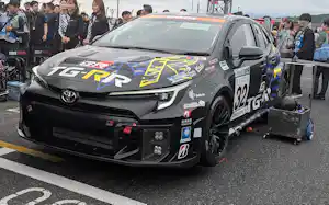 液体水素を燃料として使用した競技車両「#32 TGRR GR Corolla H2 concept」。超電導モーターも載せた(出所:日経Automotive) 液体水素を燃料として使用した競技車両「#32 TGRR GR Corolla H2 concept」。超電導モーターも載せた(出所:日経Automotive)
