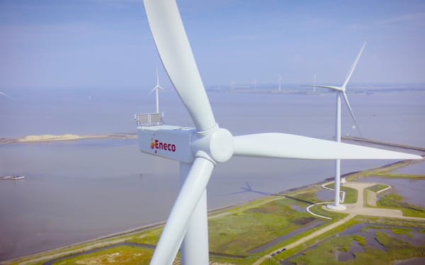 三菱商事は国内外で培った風力事業のノウハウをラオスで生かす（写真はオランダ北東部の風力施設）
