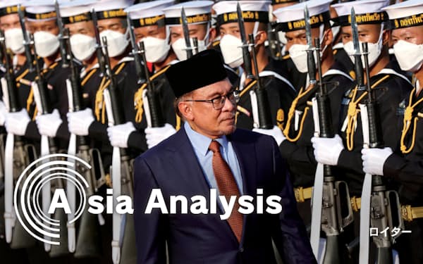 タイ公式訪問の際、マレーシアのアンワル首相は突如として「アジア通貨基金」の構想に言及した（2月9日、バンコク）＝ロイター