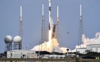 スペースXが2022年に打ち上げたロケットは61回を数える(写真は23年3月に打ち上げたロケット)=AP