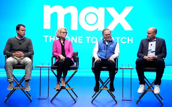 デビッド・ザスラフＣＥＯ（左から３人目）は、動画配信サービスの名称を「Max（マックス）」にしたと発表した（12日、カリフォルニア州バーバンク）