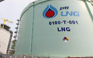 PTTのLNG受け入れ基地のタンク(2016年9月、タイ中部ラヨン県)=小川望撮影