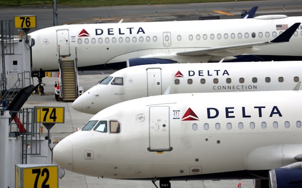 デルタ航空は13日の決算発表で「夏場の予約は好調」と説明したが、株価は下がった＝ロイター