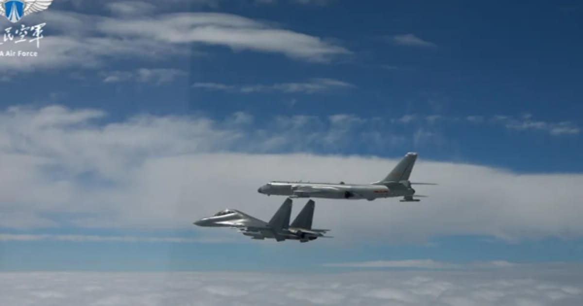 中国・ロシア両軍機、日本海や東シナ海上空を合同飛行 日本を威圧か - 日本経済新聞