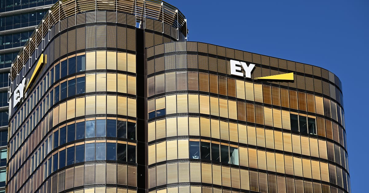 EYオーストラリアで不正疑惑、首相の銀行口座を閲覧か 警察が2人を訴追 - 日本経済新聞