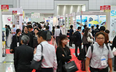 来場者でにぎわう「第29回ライフスタイルWeek TOKYO 夏」の会場(6月25日、東京都江東区の東京ビッグサイト)