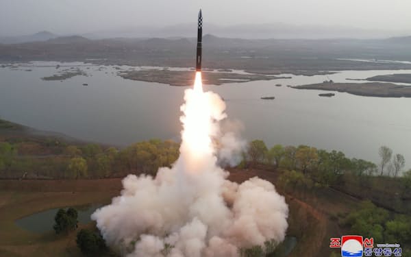 北朝鮮が13日に試射した新型ICBM「火星18」＝朝鮮通信