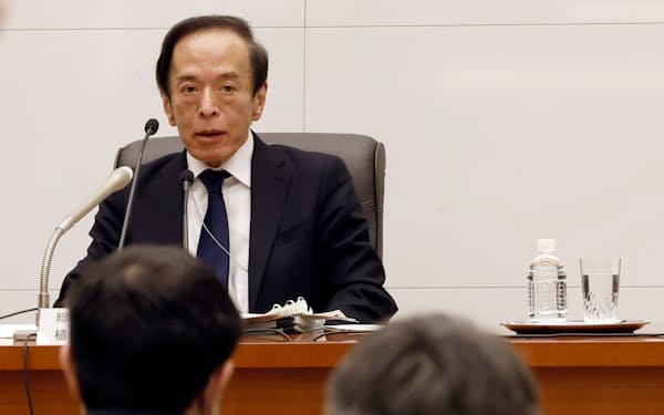 植田和男日銀新総裁が大規模金融緩和をどう修正していくかに関心が集まる(4月10日、日銀本店)