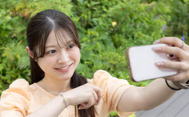 Setlog(セットログ)で2秒間の動画を撮る大学生の太田結菜さん(東京都渋谷区)