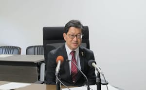 「5類」移行後の医療体制などを説明する高知県の浜田省司知事（21日、県庁）