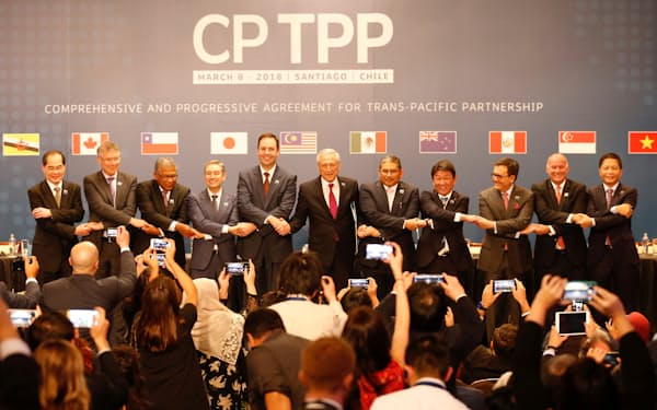 FILE PHOTO: Representatives of members of Trans-Pacific Partnership (TPP) trade deal: Brunei's Acting Minister for Foreign Affairs Erywan Dato Pehin, Chile's Foreign Minister Heraldo Munoz, Australia's Trade Minister Steven Ciobo, Canada's International Trade Minister Francois-Phillippe Champagne, Singapore's Minister for Trade and Industry Lim Hng Kiang, New Zealand's Minister for Trade and Export Growth David Parker, Malaysia's Minister for Trade and Industry Datuk J. Jayasiri, Japan's Minister of Economic Revitalization Toshimitsu Motegi, Mexico's Secretary of Economy Ildefonso Guajardo Villarreal, Peru's Minister of Foreign Trade and Tourism Eduardo Ferreyros Kuppers and Vietnam's Industry and Trade Minister Tran Tuan Anh, pose for an official picture after the signing agreement ceremony in Santiago, Chile March 8, 2018. REUTERS/Rodrigo Garrido/File Photo