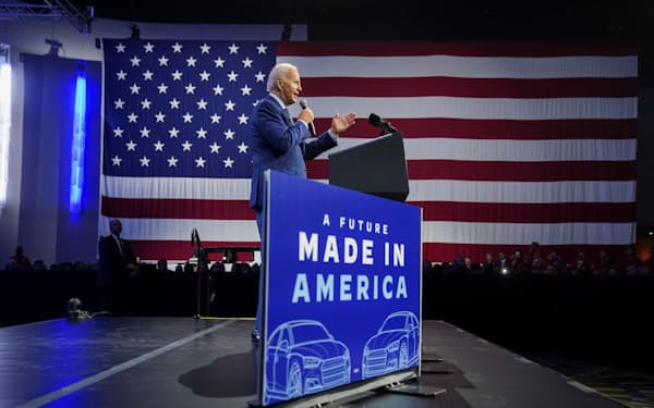 米国のバイデン大統領は、電気自動車の生産と普及に力を入れる＝ロイター