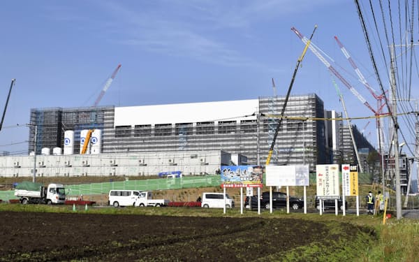 建設が進む、台湾積体電路製造（TSMC）の工場（4月10日、熊本県菊陽町）＝共同