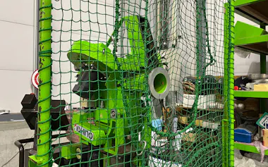 西野製作所の高性能ピッチングマシン「Pitch18」。高校野球の強豪校など向けに累計60機以上を販売した