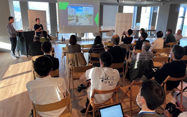 神戸市職員時代の経験に基づく秋田さんの講演に多くの人が熱心に耳を傾けた（4月27日、神戸市）