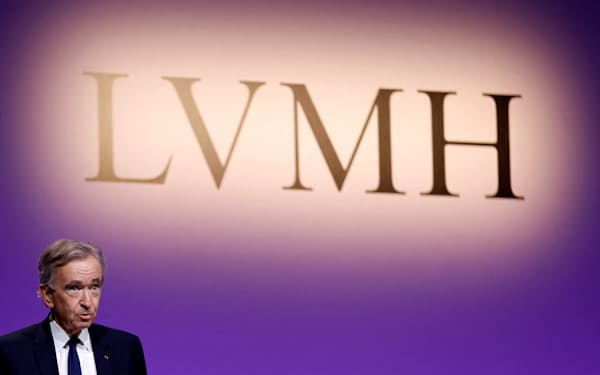 LVMHのベルナール・アルノー会長兼最高経営責任者（CEO）はテスラのイーロン・マスクCEOを抜き、世界一の富豪になった＝ロイター