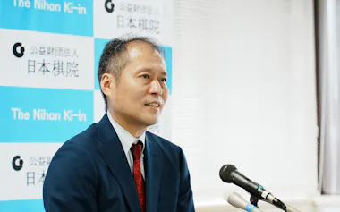 高尾紳路理事長は現在の棋士制度について「変える必要がある」と話した(6月24日、東京都千代田区)