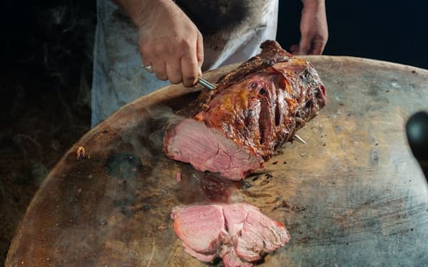 バーベキューの牛肉、どのくらい欲しい? あなたが食べたい量は、ホルモンが脳に何を伝えるかに左右される(PHOTOGRAPH BY BRIAN FINKE, NAT GEO IMAGE COLLECTION)