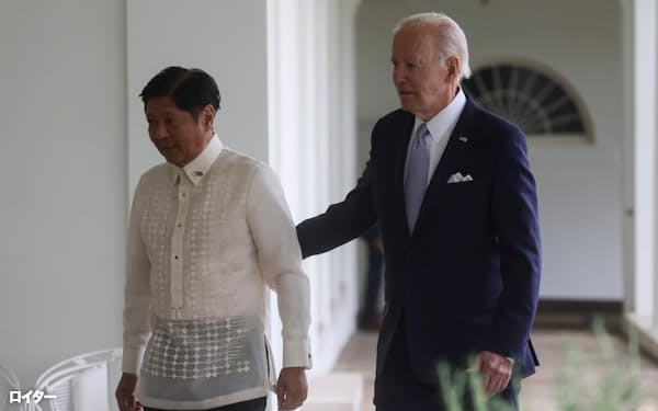 訪米したフィリピンのマルコス大統領㊧は原発企業の幹部とも会談した(1日、ワシントン)=ロイター