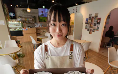 フィリピン産の山芋「ウベ」を使ったスイーツ(東京都新宿区の「スタジオカフェMARU」)