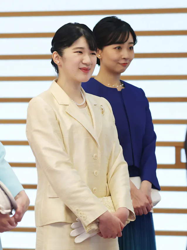 天皇陛下、日本学士院賞の授賞式出席 - 日本経済新聞