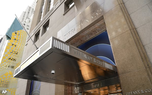4月28日に新装開店したニューヨークの宝飾品店、ティファニーの最上階は超富裕層専用のスペースになっている=AP