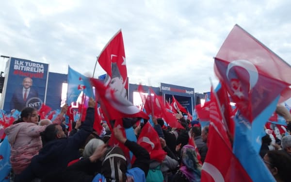 6日、イスタンブールで開かれた野党の選挙集会