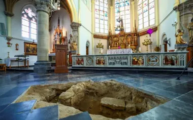 オランダのマーストリヒト市にある教会の地下で発見された、『三銃士』のモデルとなったフランスの軍人、シャルル・ド・バツ・ド・カステルモール(通称ダルタニャン)のものと思われる遺骨について、新たな分析結果が発表された(PIROSCHKA VAN DE WOUW/REUTERS)