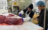 アイスランドから輸入した鯨肉を全国に売り込む