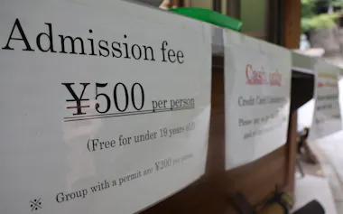 南蔵院は訪日外国人の参拝料を値上げした(福岡県篠栗町)