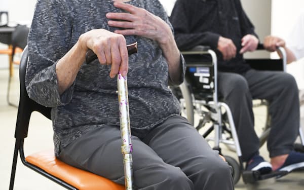 高齢化で社会保険料の負担が増している