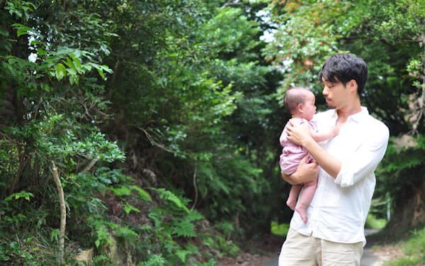 産後うつを経験した斉藤さん。回復後は父親支援の一般社団法人を立ち上げた