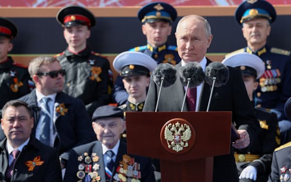 戦勝記念日に演説するロシアのプーチン大統領　（ロイター）