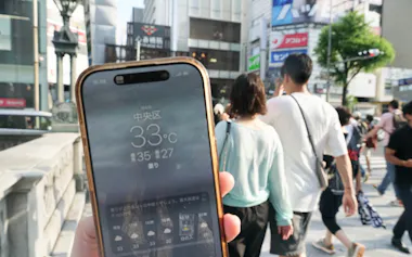大阪市中央区は午後5時でも33℃の高気温だ(14日、大阪市中央区)