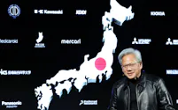 講演するエヌビディアのジェンスン・ファンCEO(16日、東京都港区)