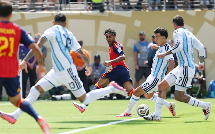 W杯決勝スペイン対アルゼンチン!メッシ先発の前半は0―0