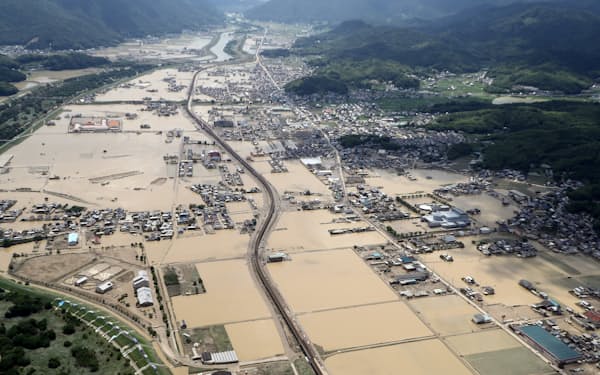 大規模な浸水被害が発生した岡山県倉敷市の真備町地区(2018年7月)