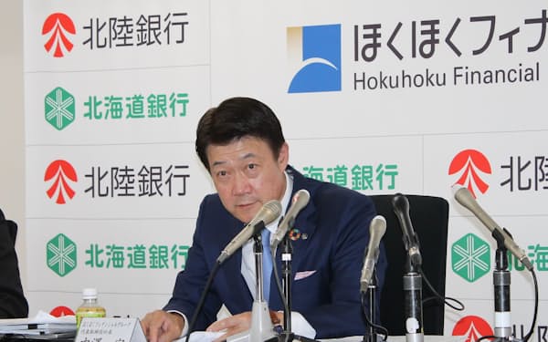北陸銀の中澤宏頭取はスタグフレーションへの懸念を示した（10日、富山市）