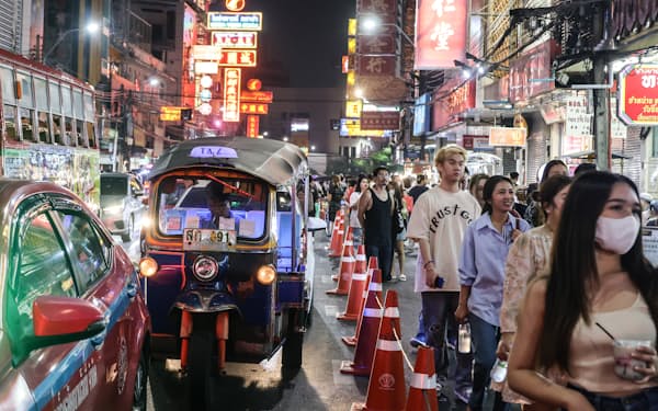 バンコクの中華街ヤワラートは観光客が増加した（4月）＝小林健撮影
