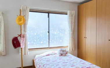 ニトムズが発売する夏冬兼用断熱シートの使用例