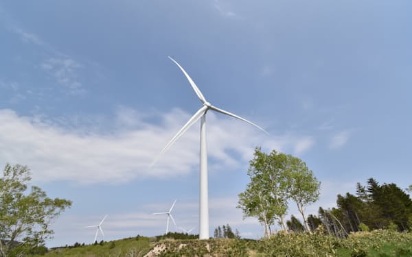 ユーラスエナジーホールディングスが建設した風力発電所（16日、北海道豊富町）