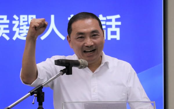国民党の党公認候補に選ばれ、侯氏は総統選へ強い意気込みをみせた(17日、台北市内の同党本部)