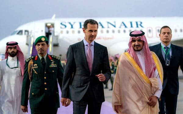 シリアのアサド大統領はアラブ連盟の首脳会議に出席した（18日、ジッダ）＝国営シリア・アラブ通信(SANA)・ロイター