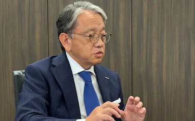 日本経済新聞社の取材に応えるNTTドコモFGの広井孝史社長(28日、東京都千代田区)