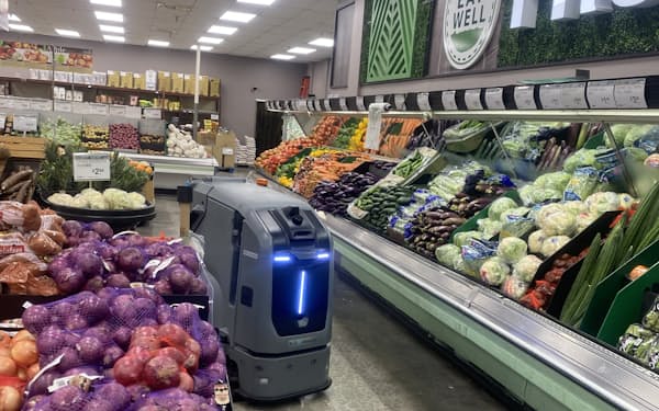 北米のスーパーで稼働する湯恩智能のロボット=同社提供