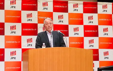 記者会見するJPXの山道裕己CEO(28日、東京都中央区)