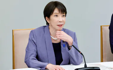 会議で発言する高市首相(28日午前、首相官邸)