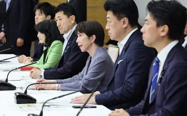 熊本地震非常災害対策本部会議で発言する高市首相(28日、首相官邸)