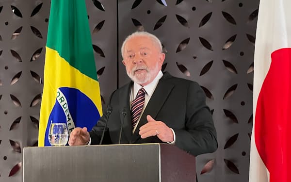 22日、広島市内で記者会見するブラジルのルラ大統領